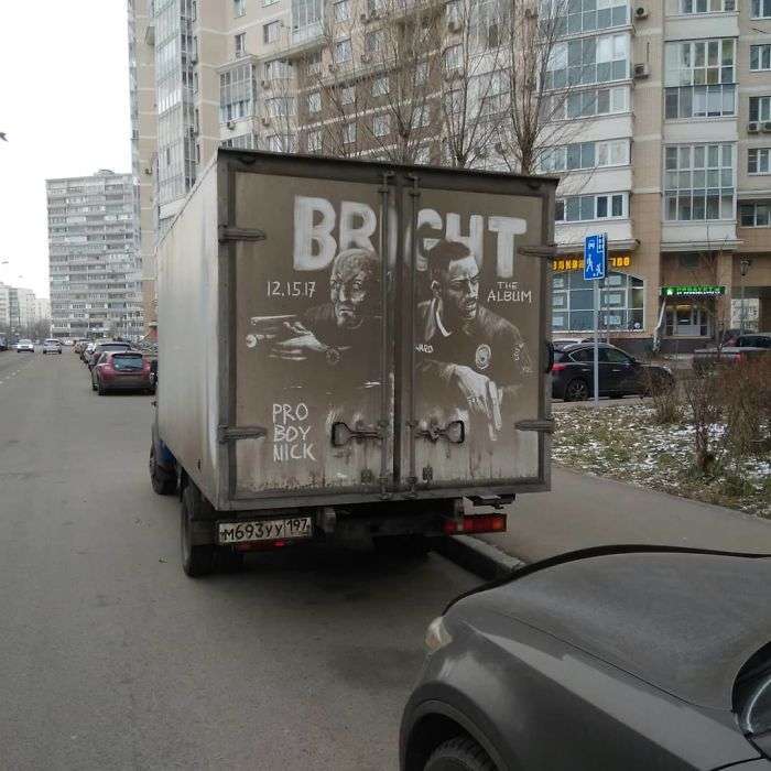 Sporco su camion e auto usato per creare disegni. Ecco le opere di Nikita Golubev Sporco su camion e auto usato per creare disegni. Ecco le opere di Nikita Golubev
