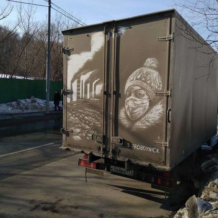Sporco su camion e auto usato per creare disegni. Ecco le opere di Nikita Golubev Sporco su camion e auto usato per creare disegni. Ecco le opere di Nikita Golubev