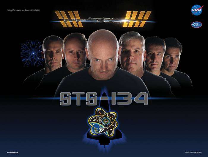La Nasa crea dei poster ricordo con gli astronauti per ogni missione nello spazio e il risultato è stupendo La Nasa crea dei poster ricordo con gli astronauti per ogni missione nello spazio e il risultato è stupendo