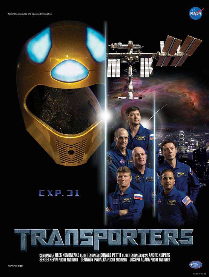 La Nasa crea dei poster ricordo con gli astronauti per ogni missione nello spazio e il risultato è stupendo La Nasa crea dei poster ricordo con gli astronauti per ogni missione nello spazio e il risultato è stupendo
