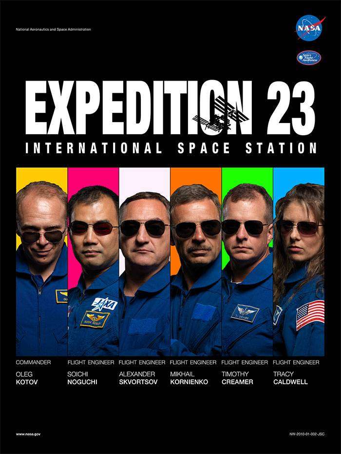 La Nasa crea dei poster ricordo con gli astronauti per ogni missione nello spazio e il risultato è stupendo La Nasa crea dei poster ricordo con gli astronauti per ogni missione nello spazio e il risultato è stupendo