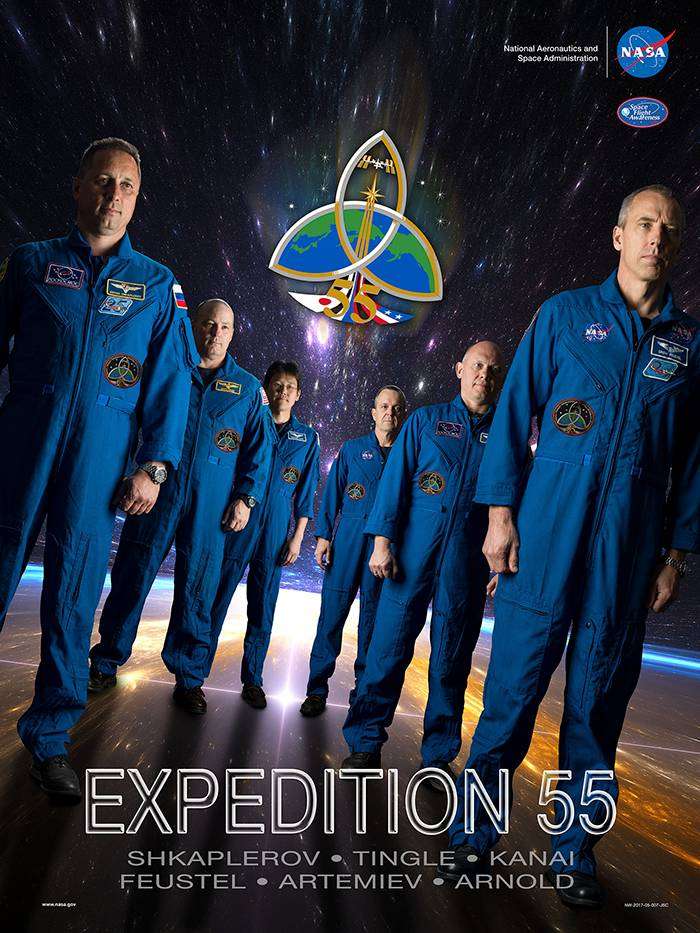 La Nasa crea dei poster ricordo con gli astronauti per ogni missione nello spazio e il risultato è stupendo La Nasa crea dei poster ricordo con gli astronauti per ogni missione nello spazio e il risultato è stupendo
