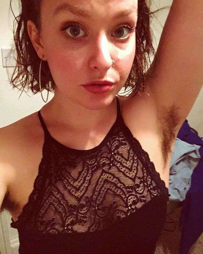 Donne che non si depilano più per imparare ad accettarsi. È il fenomeno "Januahairy" Donne che non si depilano più per imparare ad accettarsi. È il fenomeno "Januahairy"