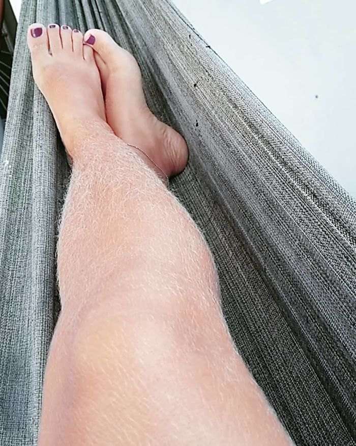 Donne che non si depilano più per imparare ad accettarsi. È il fenomeno "Januahairy" Donne che non si depilano più per imparare ad accettarsi. È il fenomeno "Januahairy"