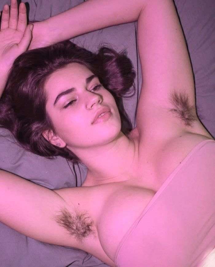 Donne che non si depilano più per imparare ad accettarsi. È il fenomeno "Januahairy" Donne che non si depilano più per imparare ad accettarsi. È il fenomeno "Januahairy"