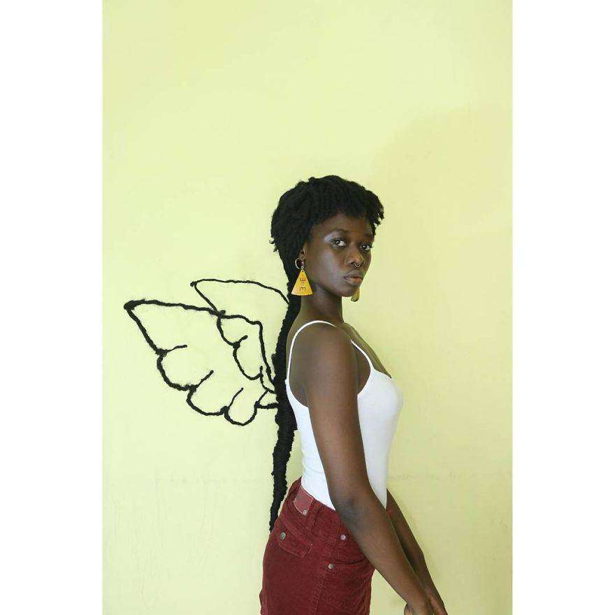 Laetitia Ky è un'artista africana che modella i capelli creando figure Laetitia Ky è un'artista africana che modella i capelli creando figure