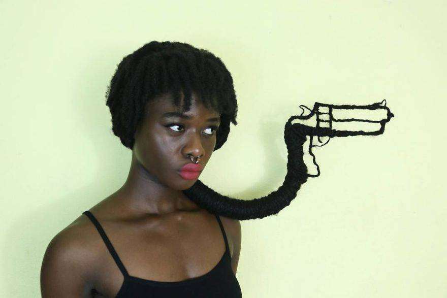 Laetitia Ky è un'artista africana che modella i capelli creando figure Laetitia Ky è un'artista africana che modella i capelli creando figure