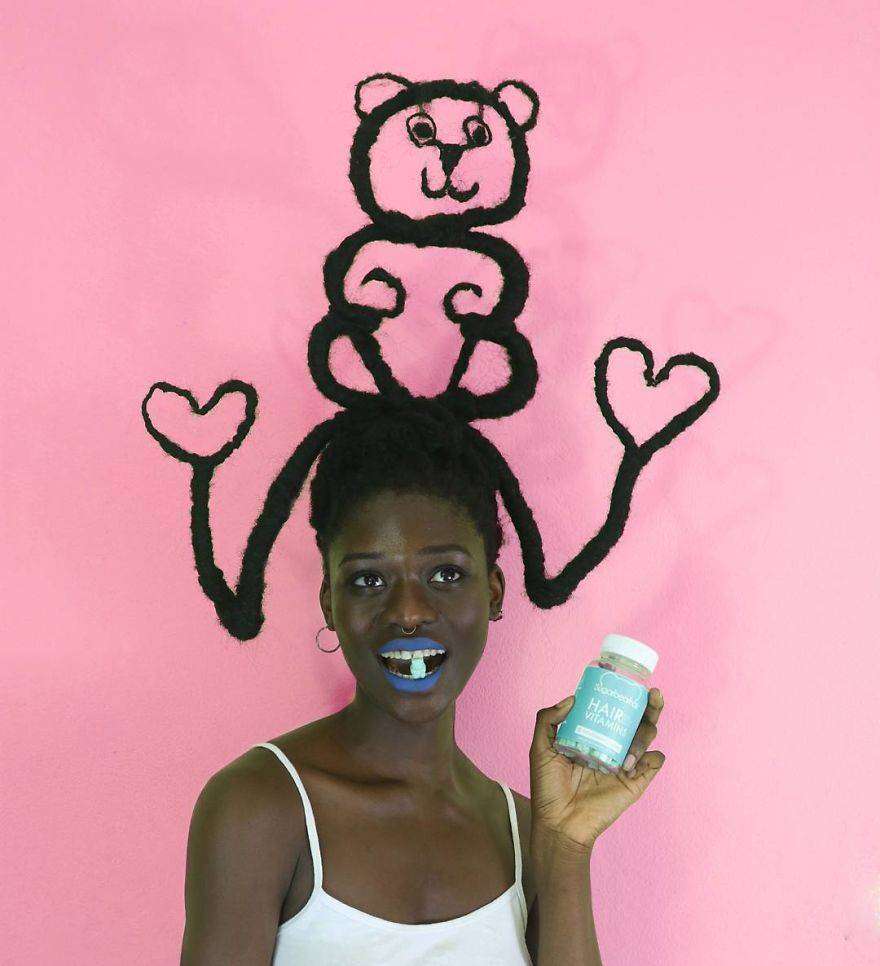 Laetitia Ky è un'artista africana che modella i capelli creando figure Laetitia Ky è un'artista africana che modella i capelli creando figure