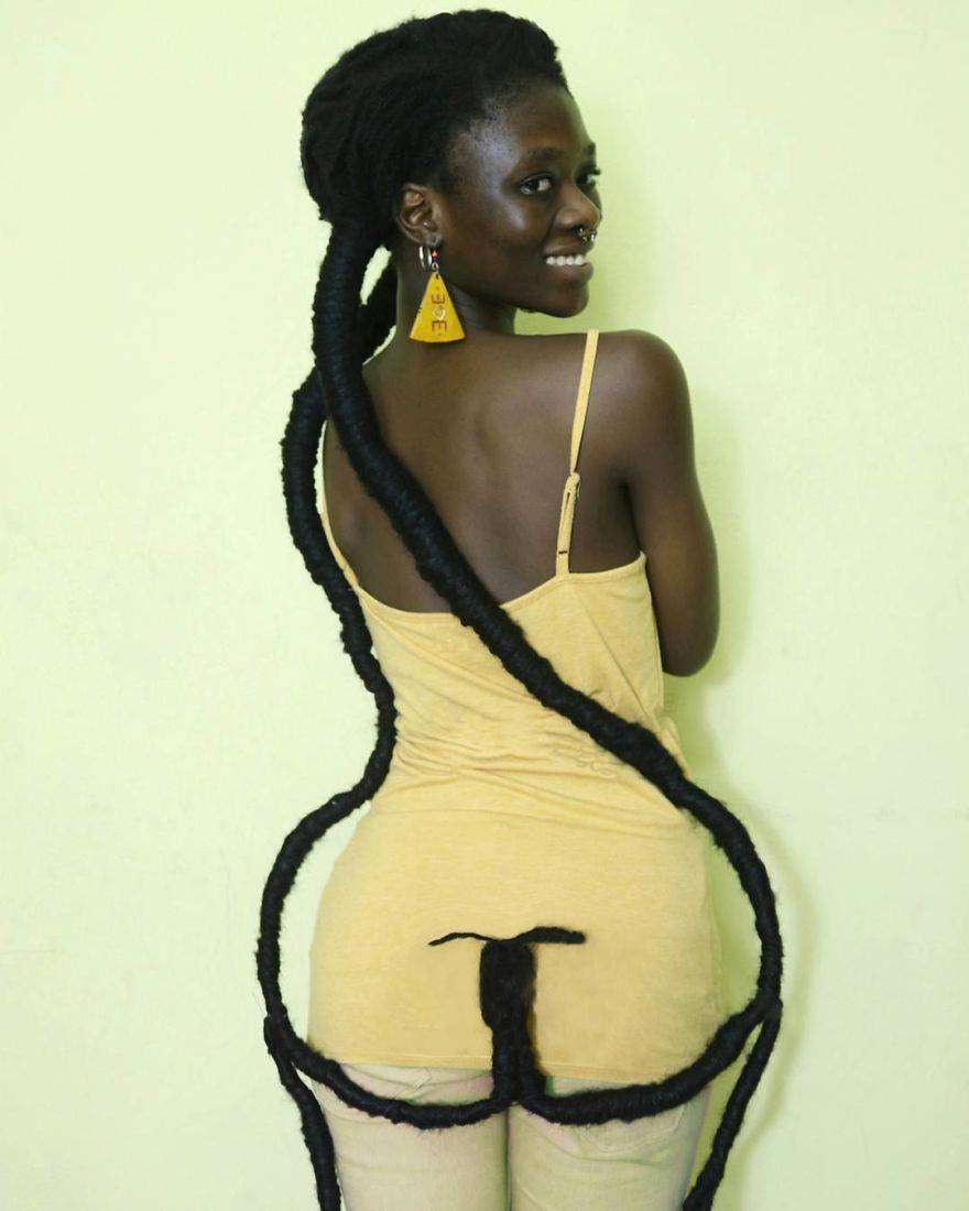 Laetitia Ky è un'artista africana che modella i capelli creando figure Laetitia Ky è un'artista africana che modella i capelli creando figure
