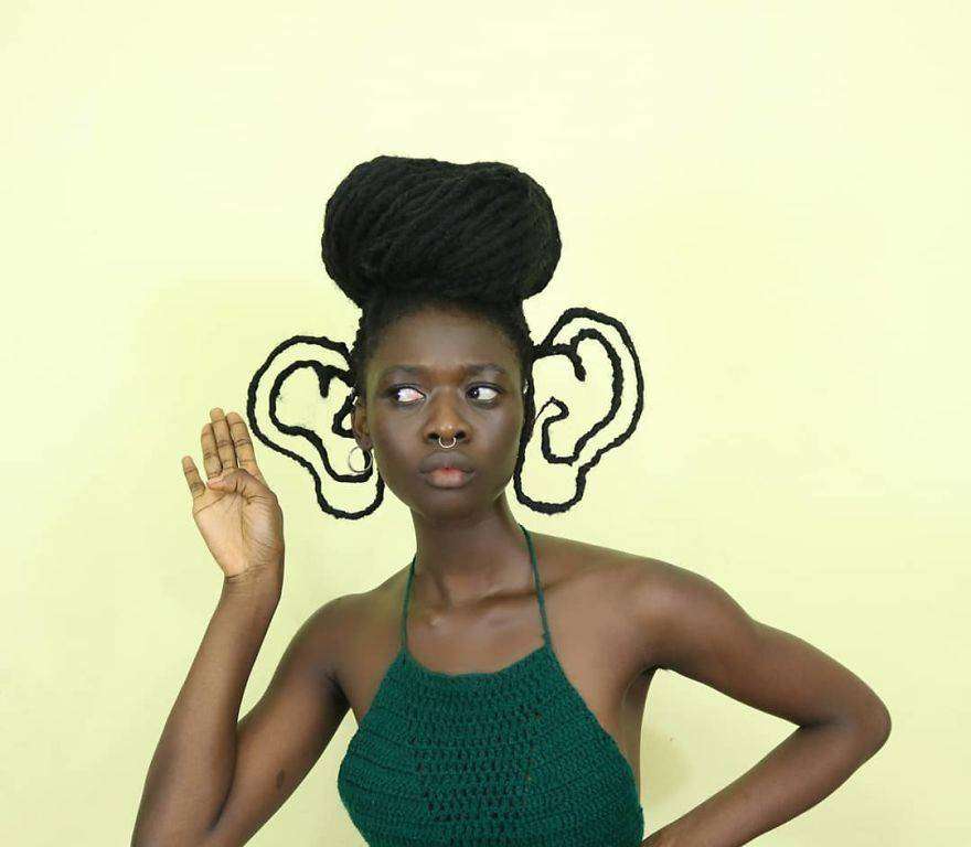 Laetitia Ky è un'artista africana che modella i capelli creando figure Laetitia Ky è un'artista africana che modella i capelli creando figure