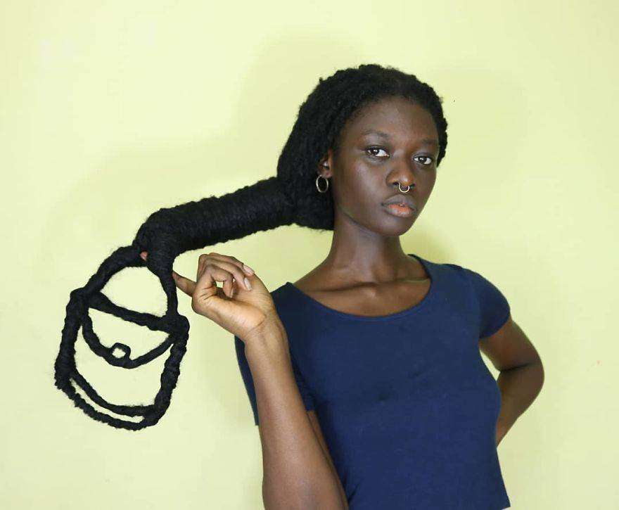 Laetitia Ky è un'artista africana che modella i capelli creando figure Laetitia Ky è un'artista africana che modella i capelli creando figure