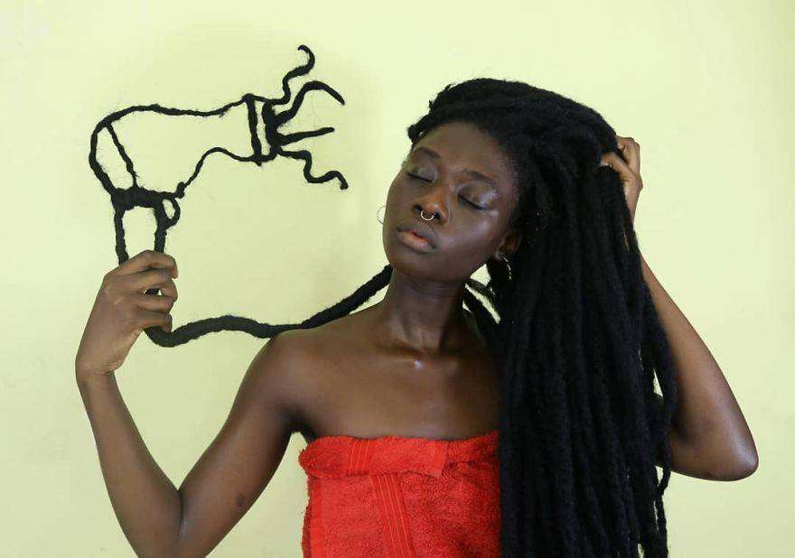 Laetitia Ky è un'artista africana che modella i capelli creando figure Laetitia Ky è un'artista africana che modella i capelli creando figure