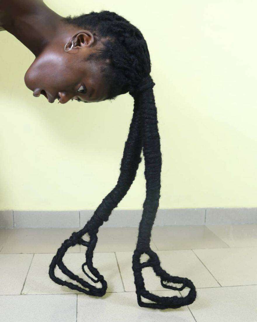Laetitia Ky è un'artista africana che modella i capelli creando figure Laetitia Ky è un'artista africana che modella i capelli creando figure