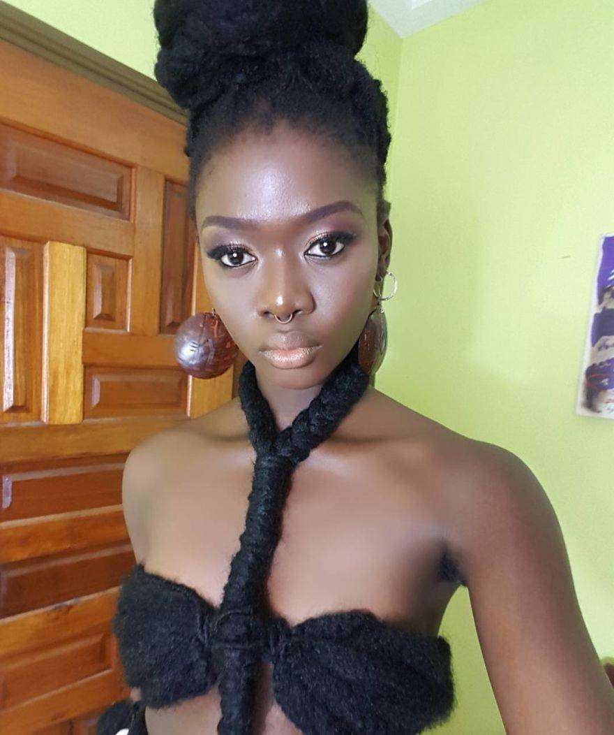 Laetitia Ky è un'artista africana che modella i capelli creando figure Laetitia Ky è un'artista africana che modella i capelli creando figure