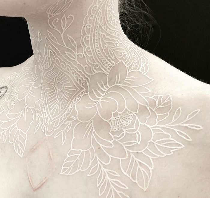Hai mai notato la bellezza dei tatuaggi bianchi? Hai mai notato la bellezza dei tatuaggi bianchi?