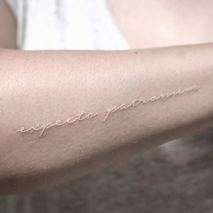 Hai mai notato la bellezza dei tatuaggi bianchi? Hai mai notato la bellezza dei tatuaggi bianchi?
