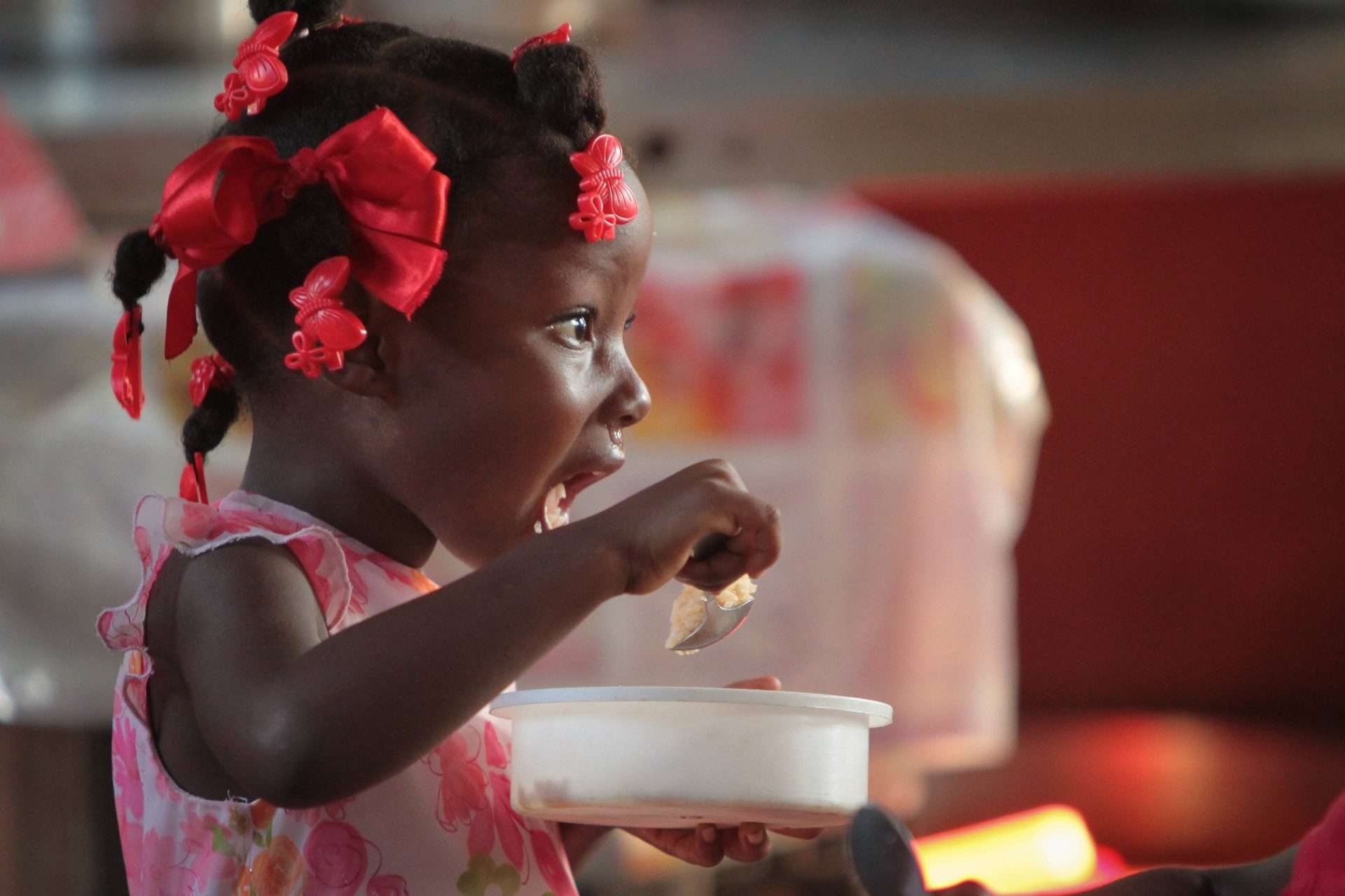 Tradizione Gavage Mauritiana bambine che mangiano