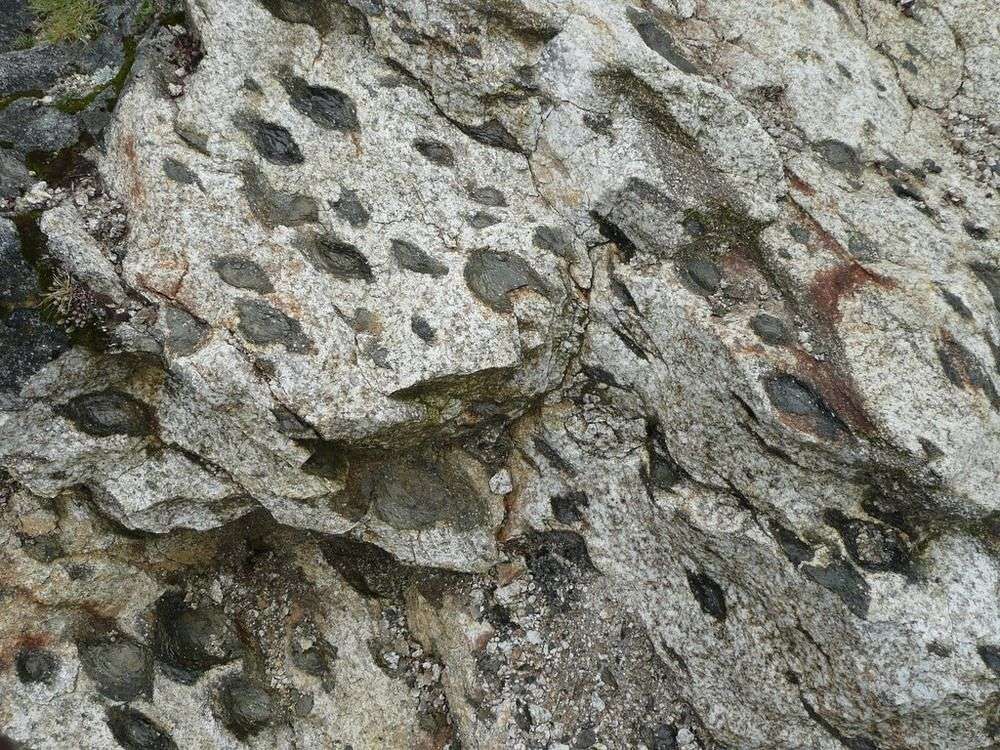 Esiste una roccia che "partorisce" ogni anno. Ecco la Pedras Parideiras