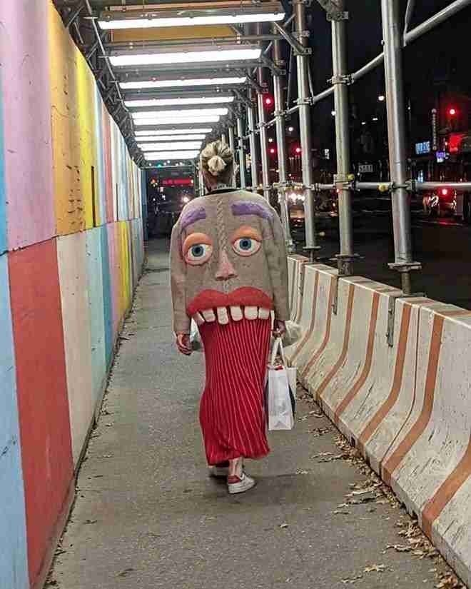 Foto di gente vestita in modo originale a New York