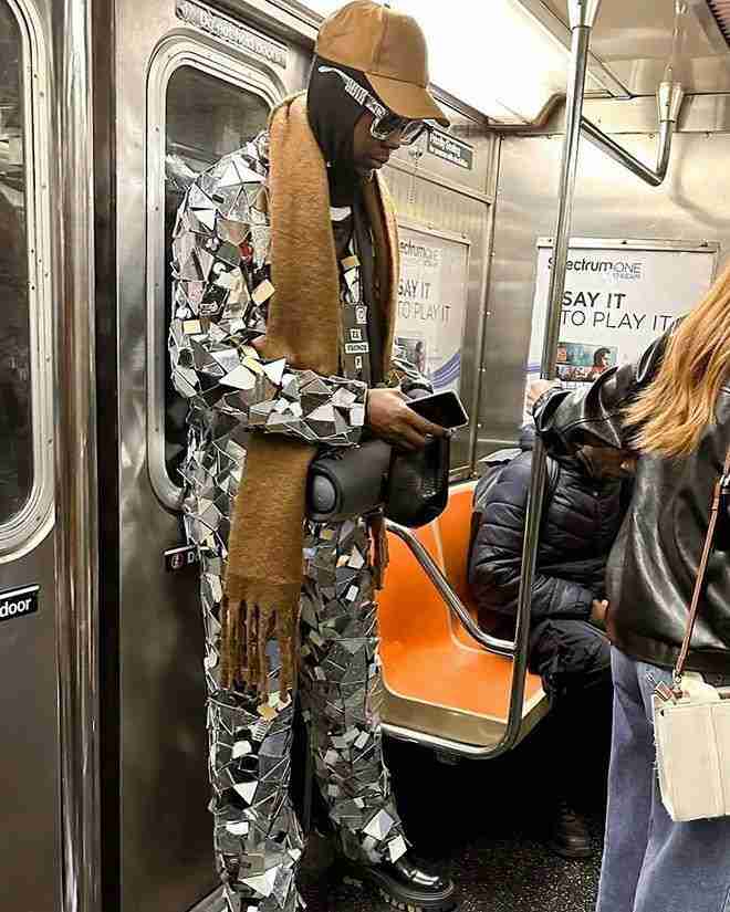 Foto di gente vestita in modo originale a New York