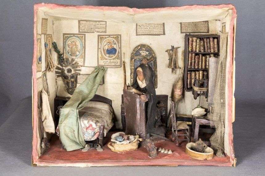 Il mondo intimo e affascinante delle "scatole delle suore", oggetti unici custodi di vita
