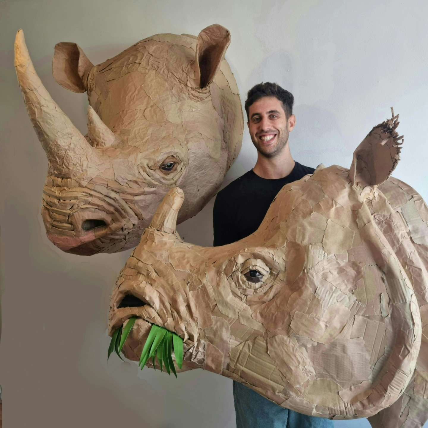 Josh Gluckstein realizza animali a grandezza naturale usando solo cartone riciclato (per sensibilizzare)